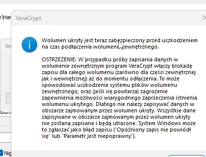 Komunikat VeraCrypt: „Wolumen ukryty jest teraz zabezpieczony przed uszkodzeniem na czas podłączenia wolumenu zewnętrznego”, z rozbudowanym ostrzeżeniem o blokadzie zapisu.